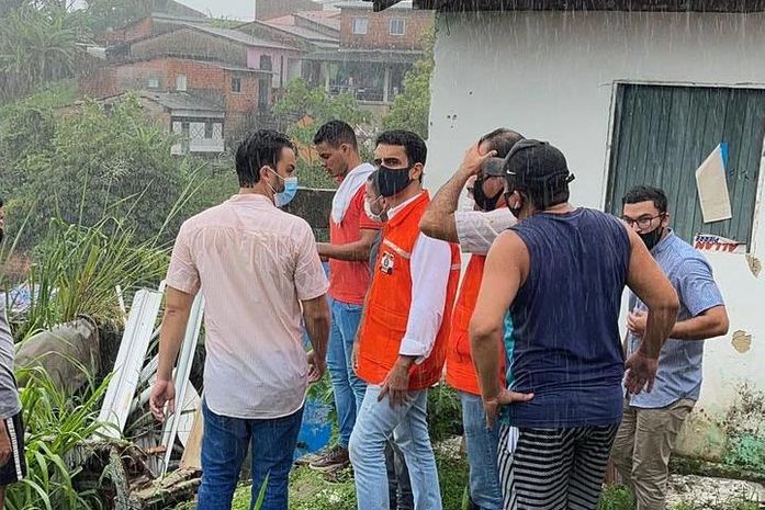 Chuvas: prefeito JHC lidera força-tarefa de orientação e apoio às famílias de áreas de risco