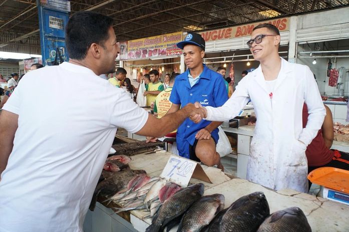 Rodrigo recebe apoio de vendedores e consumidores do Mercado da Produção