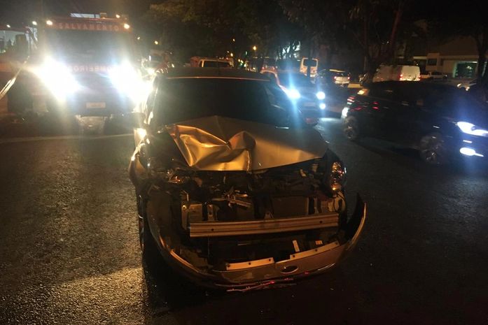 Colisão entre carro e ônibus deixa motorista ferida na parte alta de Maceió