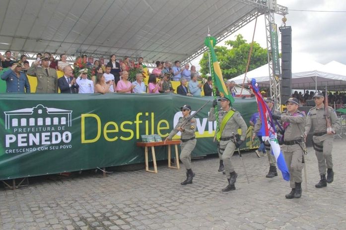 Desfile do 7 de Setembro em Penedo emociona milhares de pessoas nas ruas e na internet