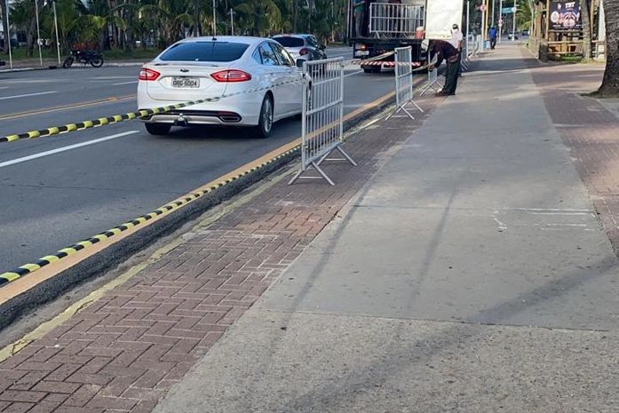 Grades e fitas foram colocadas para que medidas anunciadas no decreto estadual sejam cumpridas.