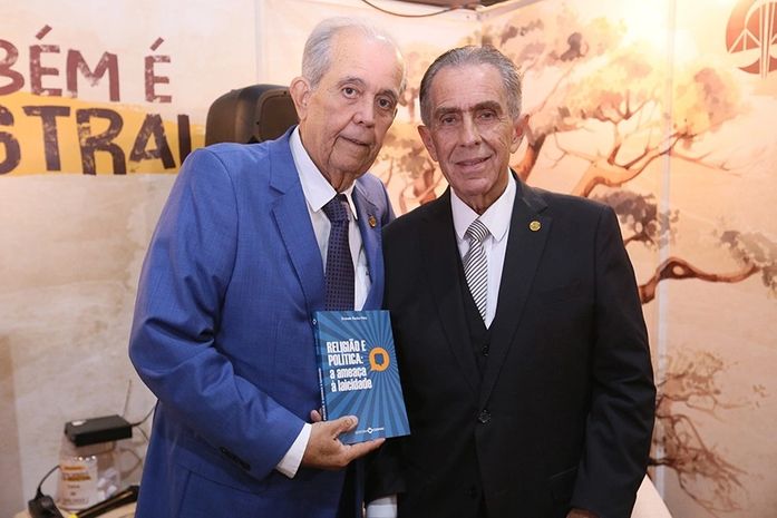 Bienal do Livro: desembargador Orlando Rocha lança livro sobre política e religião
