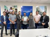 Senador Rui Palmeira ganha presente adiantado de aniversário com assinatura de convênio para construção de 25 casas
