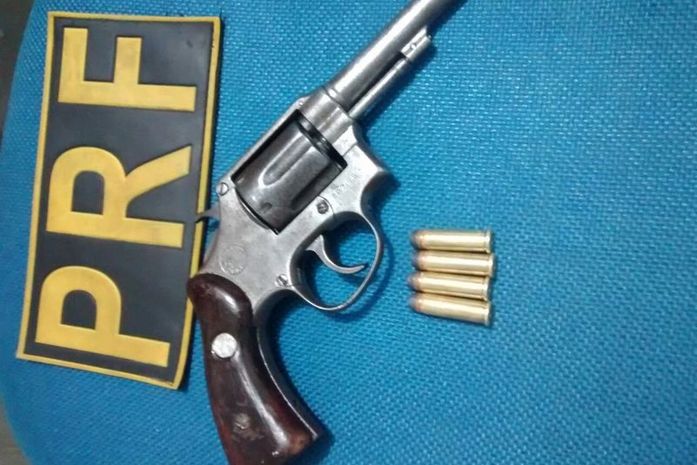 Arma apreendida com a dupla (Foto: divulgação)