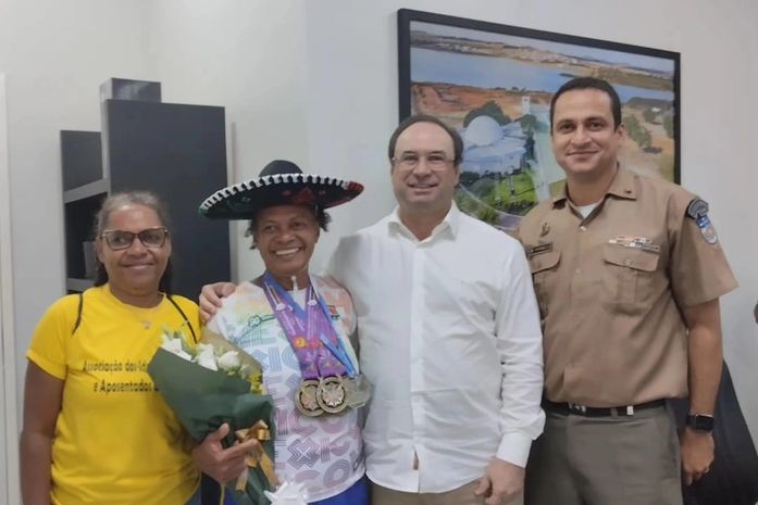 Luciano Barbosa recebe Carminha e ressalta o exemplo da ultramaratonista para todos