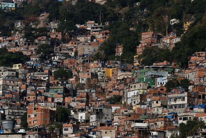 IBGE: Duas em cada três favelas no país estão a menos de 2 km de hospitais