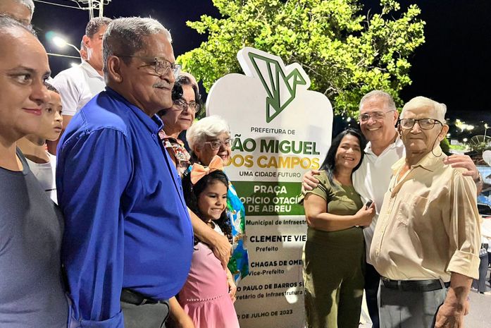 Prefeito George Clemente inaugura nova praça para os miguelenses 
