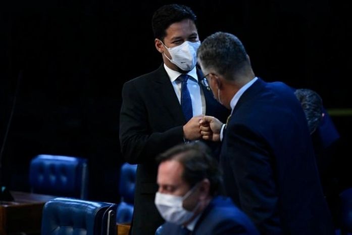Senador apresenta projeto para reduzir de 30 para 7 dias o prazo de registro de imóveis em cartório