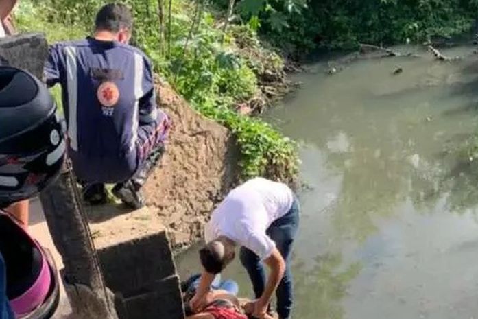 Mulher cai de ponte e fica desacordada em Agreste de Alagoas