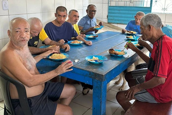 Em Maceió, Lar que cuida de mais de 70 mendigos de ruas precisa urgentemente de ajuda para se manter
