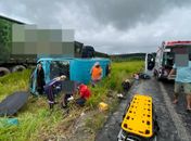 Caminhão com falha nos freios provoca acidente com feridos na BR-101, em São Miguel dos Campos