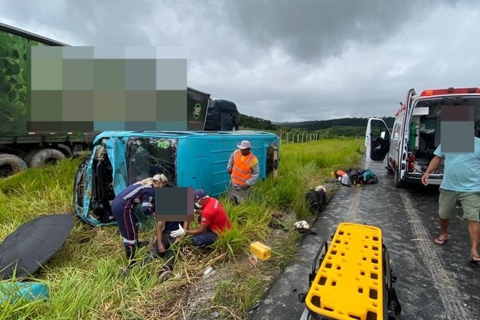 Caminhão com falha nos freios provoca acidente com feridos na BR-101, em São Miguel dos Campos