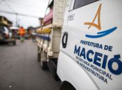 Obra interdita alça do viaduto da Avenida Álvaro Calheiros neste domingo (16)