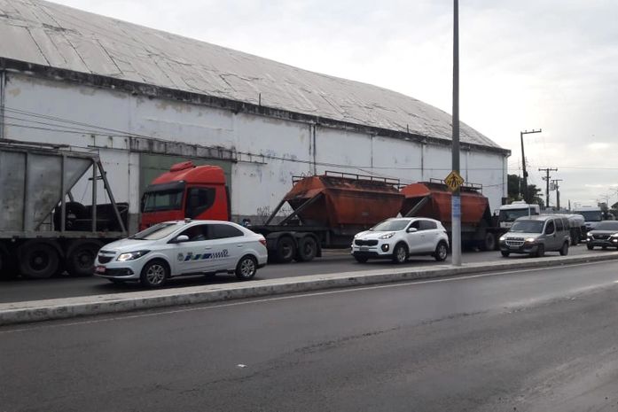 Manifestantes entram em acordo e liberam entrada do Porto de Maceió