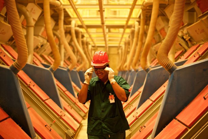 Emprego na indústria avança 3,43% e encerra 2024 com estoque de 83,1 mil vagas com carteira assinada