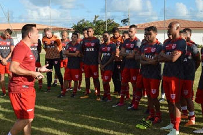 Doriva conversa com elenco regatiano