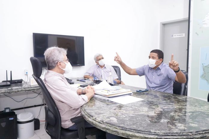 Júlio Cezar inicia agenda de trabalho em reunião com presidente do DER/Alagoas