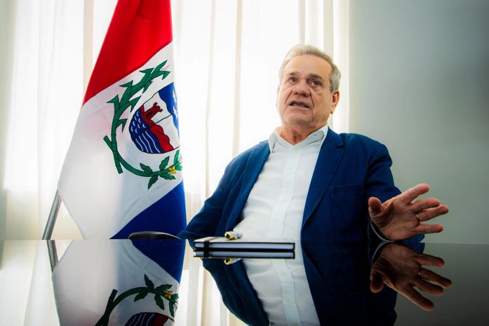 Lessa se afasta do cargo para tratamento médico em São Paulo