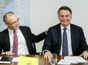 "Nós temos que ser transparentes", declarou Bolsonaro em transmissão no Facebook.