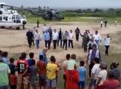 "Fora da programação" da viagem a AL, Bolsonaro faz parada em povoado no interior do estado; veja vídeo