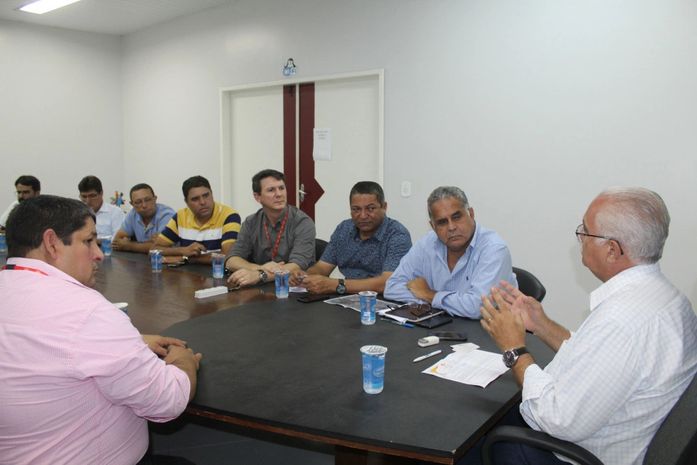 Prefeito se reúne com diretoria do Assaí para ajustar detalhes antes da inauguração em Arapiraca