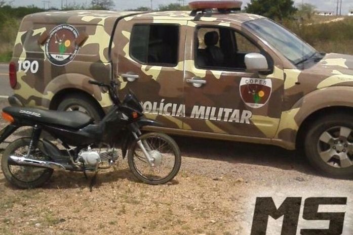 Polícia recupera veículo roubado e prende uma pessoa armada durante operação