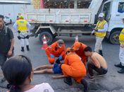 Mulher fica ferida após acidente no Jacintinho e é socorrida por agentes da Ronda 