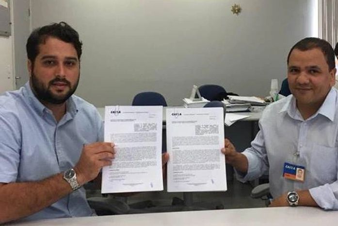 Prefeito Arthur Freitas assina convênios que garantem investimentos no setor turístico e agrícola para Santana do Mundaú