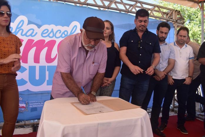 Prefeito Padre Eraldo assina Ordem de Serviço em Barragem Leste orgulhoso por honrar compromisso