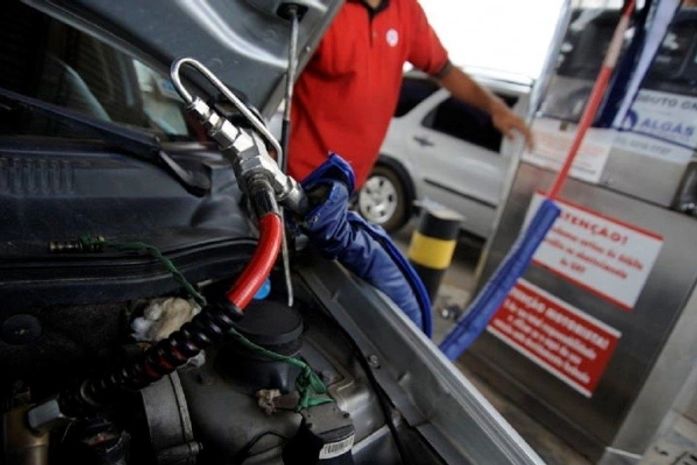 Alta dos preços cobrados pela Petrobras teria provocado aumento nos postos de combustíveis