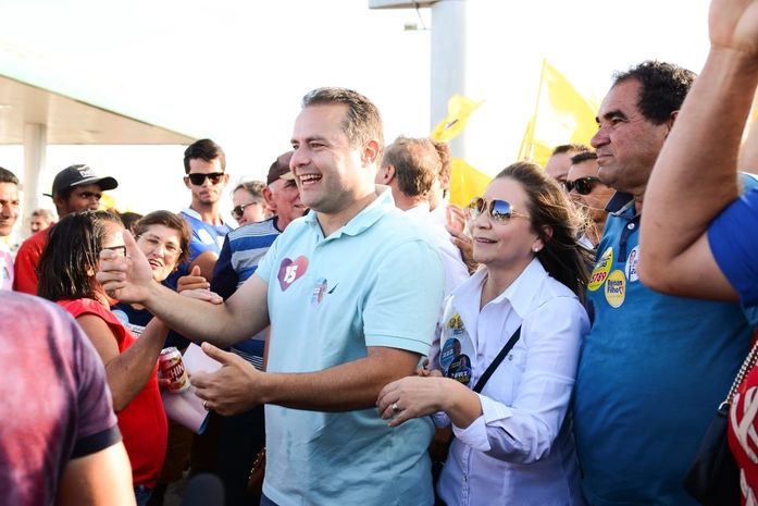 Prefeita de Major Izidoro recebe Renan Filho para caminhada