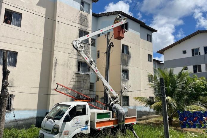 Prefeitura de Maceió moderniza rede de iluminação pública no Ouro Preto