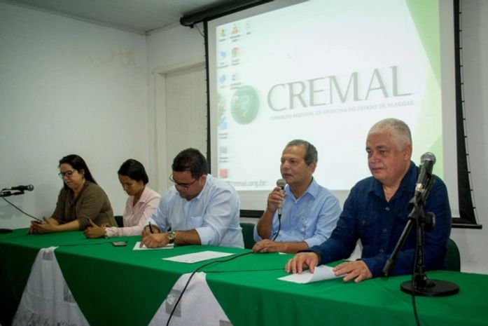 Prefeito Chico Vigário durante trabalho de abertura do evento