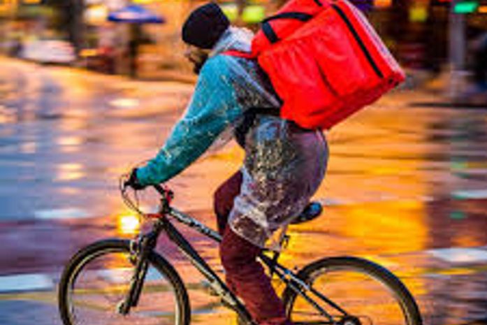 O Natal e a precarização do trabalho de entregadores, por aplicativos
