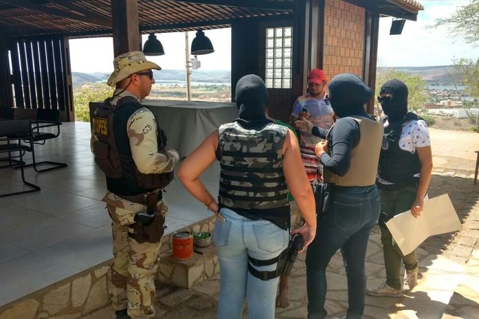 Gecoc cumpre mandados em prefeituras sertanejas sob suspeita de fraudes em licitações