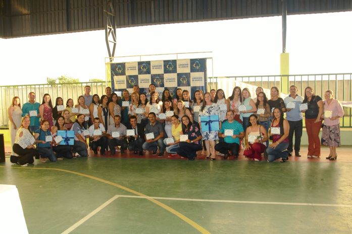 Prefeitura de Limoeiro reajusta salário dos professores acima da média nacional