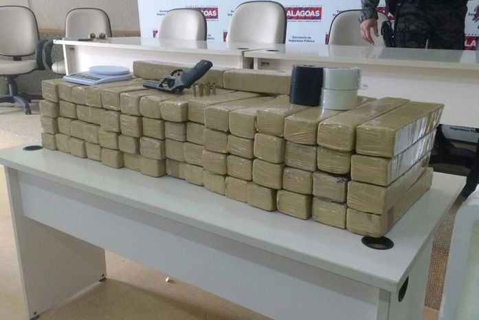 PM apreendeu 124kg de maconha na Vila Emater