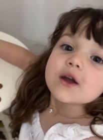 Menina de 4 anos viraliza ao juntar moedas para realizar sonho de morar em Maceió