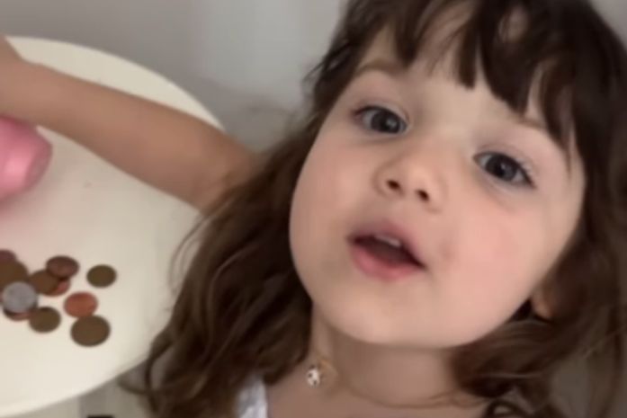Menina de 4 anos viraliza ao juntar moedas para realizar sonho de morar em Maceió