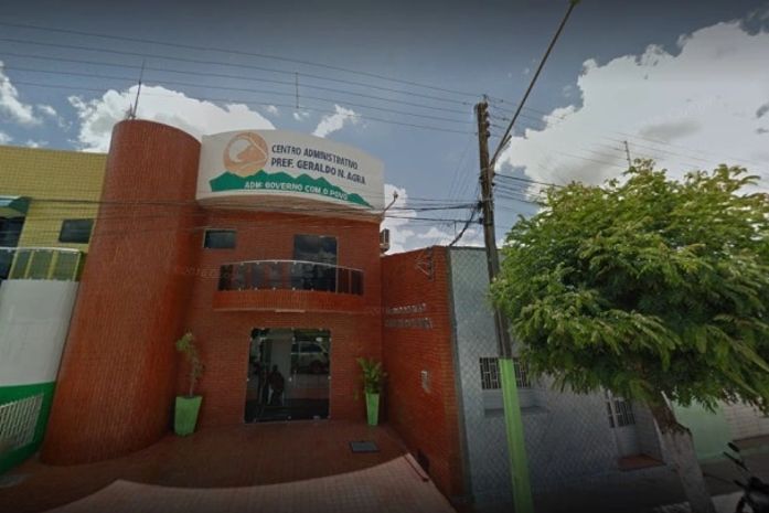 Economia: prefeitura reduz despesas, expediente e salários