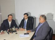 Vereadores durante coletiva de imprensa