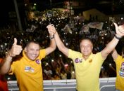 Deputado Galba Novaes recebe o carinho da população de Campestre