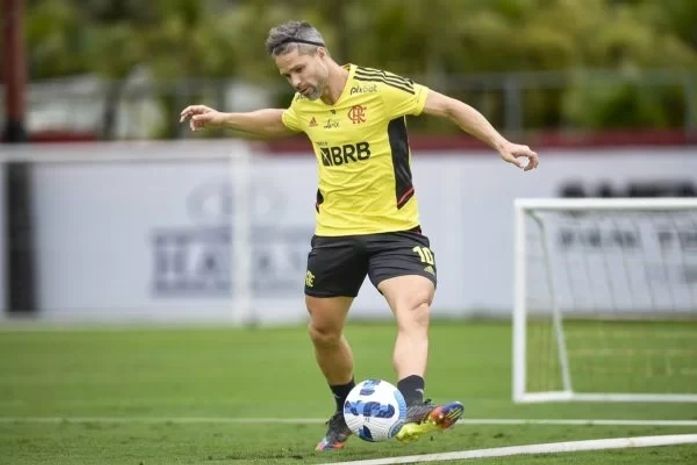 Cria do Santos e ídolo do Flamengo, Diego Ribas define data de aposentadoria
