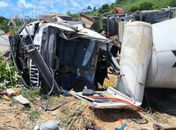 Bombeiros resgatam vítima de capotamento na divisa entre Alagoas e Pernambuco