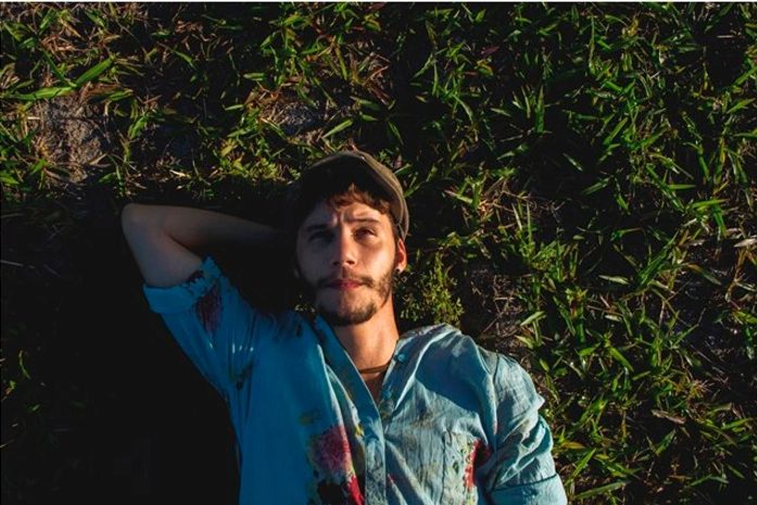 Felipe de Vas lança primeiro álbum, intitulado Gravidade