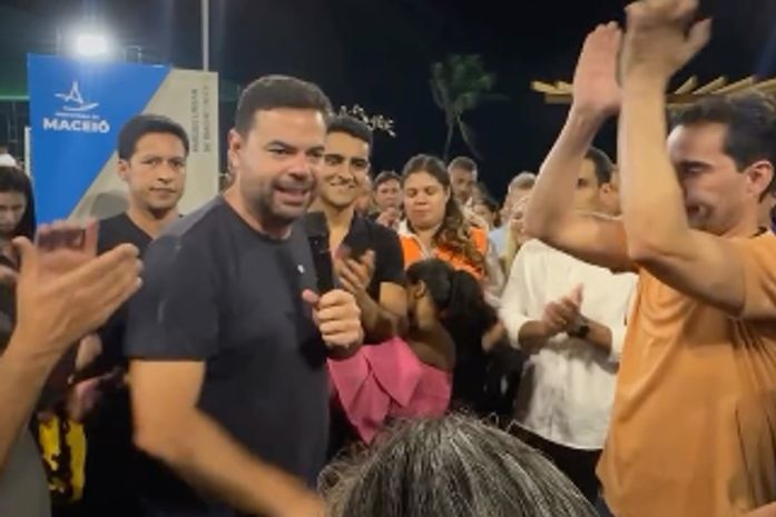 Parque inaugurado, palanque montado e o “exército” já em formação