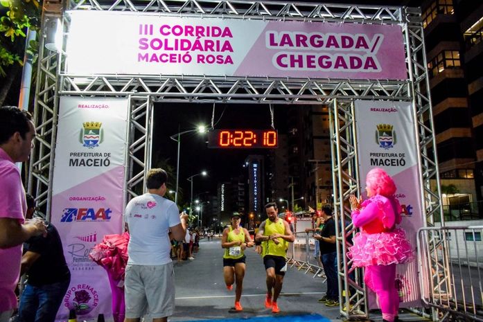 Corrida Solidária Maceió Rosa em 2017.