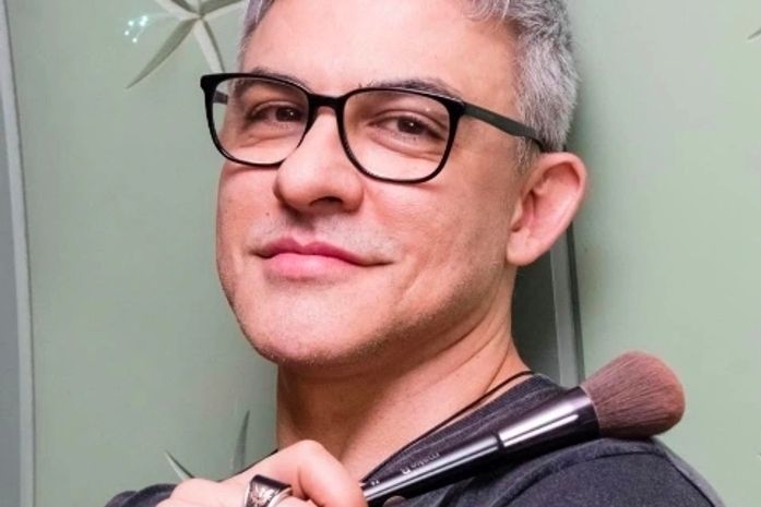 Maquiador do Boticário dá dicas para fazer a make durar durante as festas de carnaval