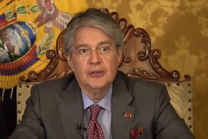 Equador decreta estado de exceção e mantém eleições após atentado