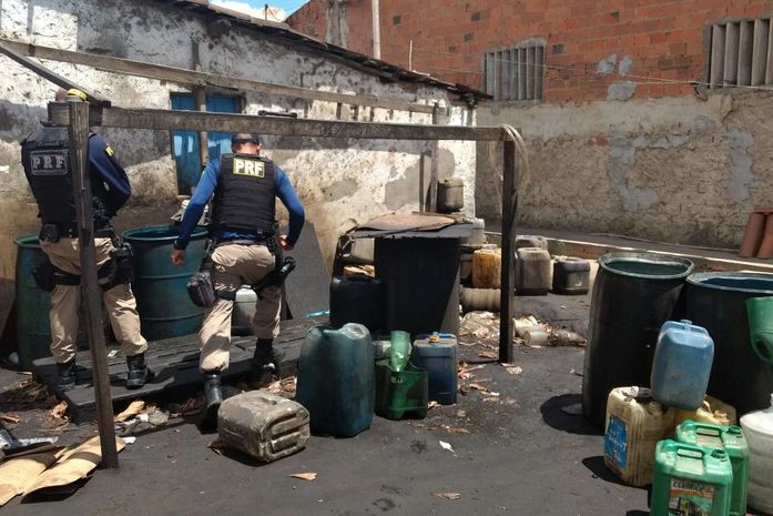 PRF prende 3 suspeitos de furto e venda ilegal de combustíveis em Porto Real do Colégio